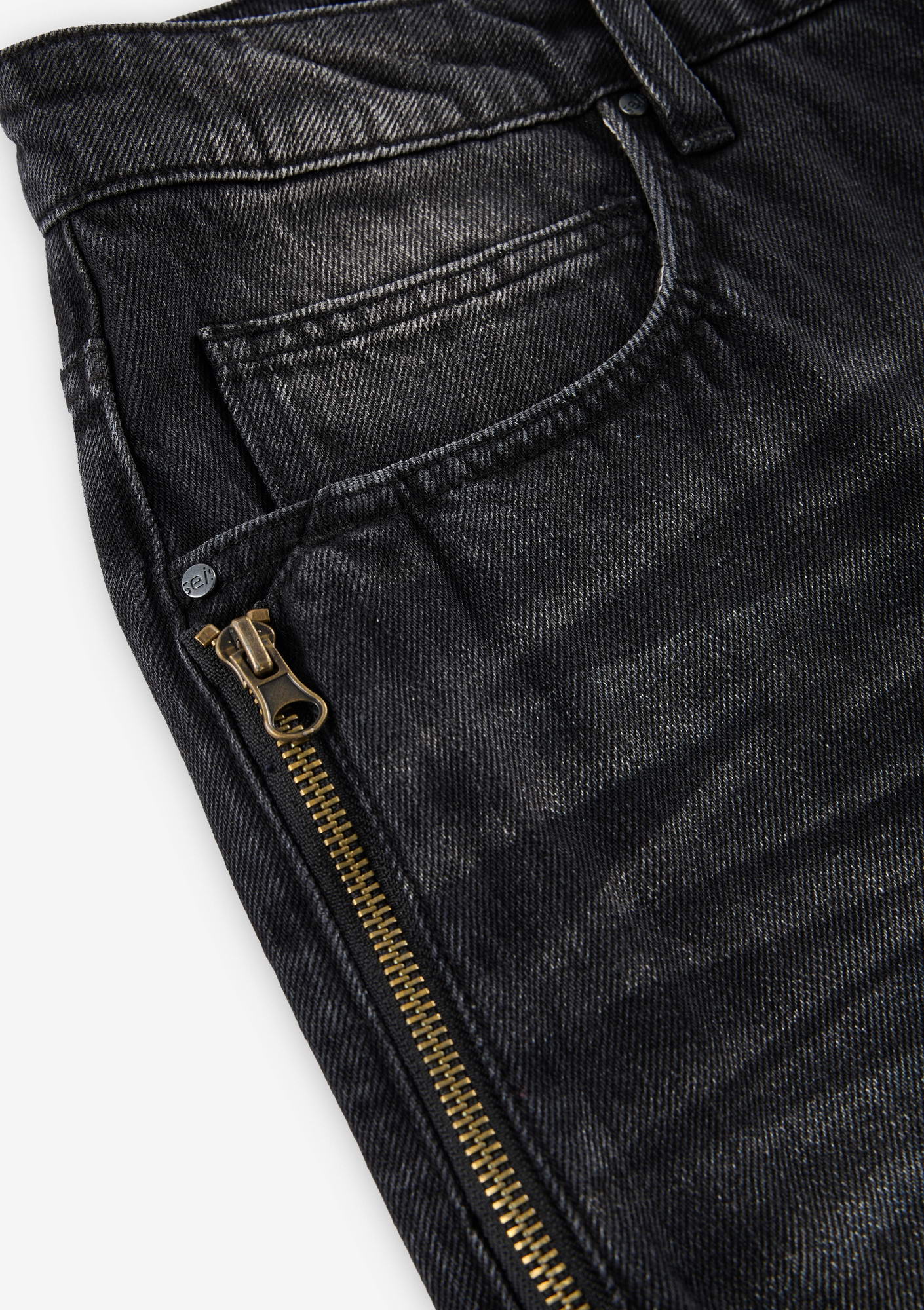 GEO Relaxed Jeans Rm238