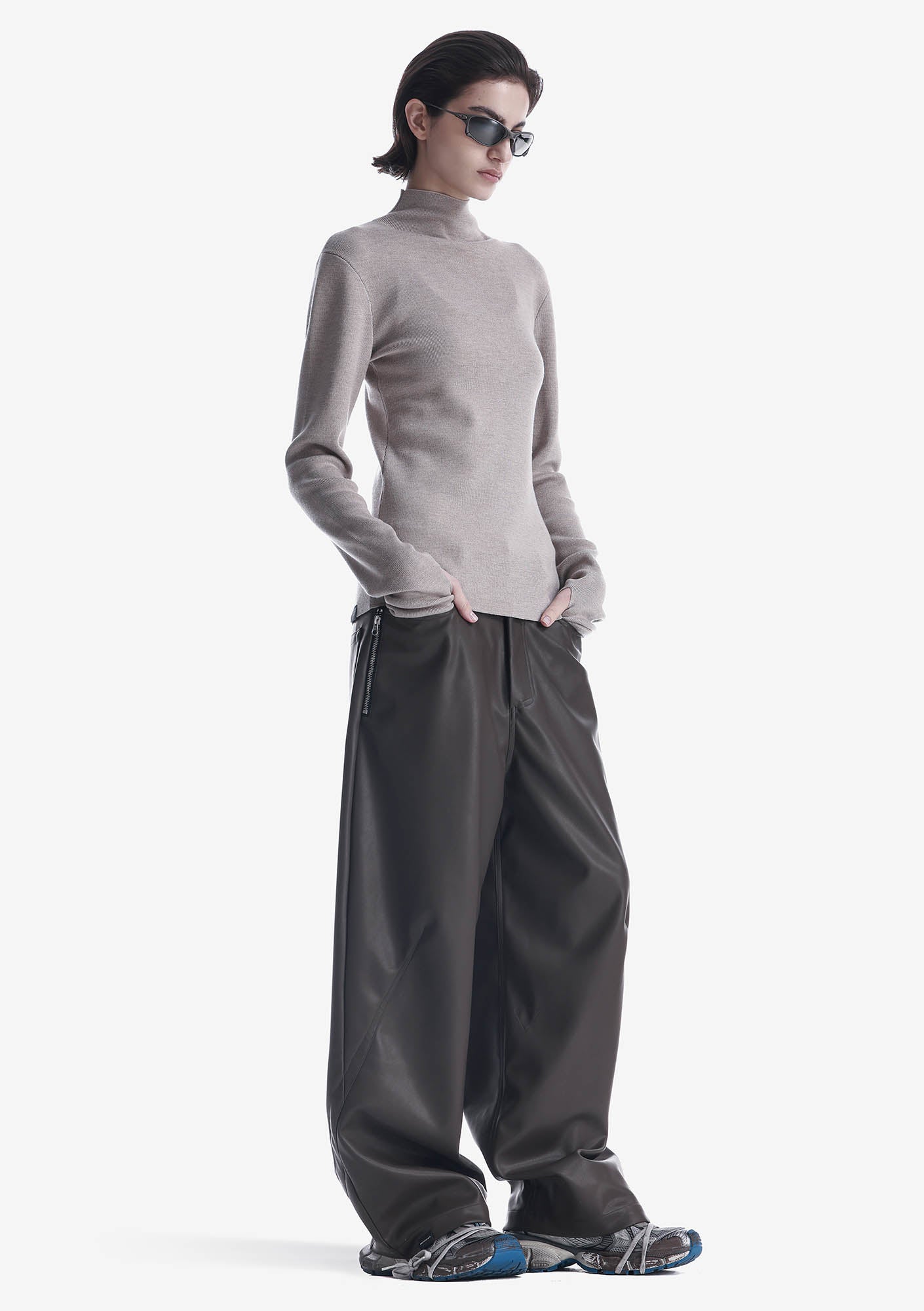 HASSIUM Turtleneck Knit Sweatshirt Sw42