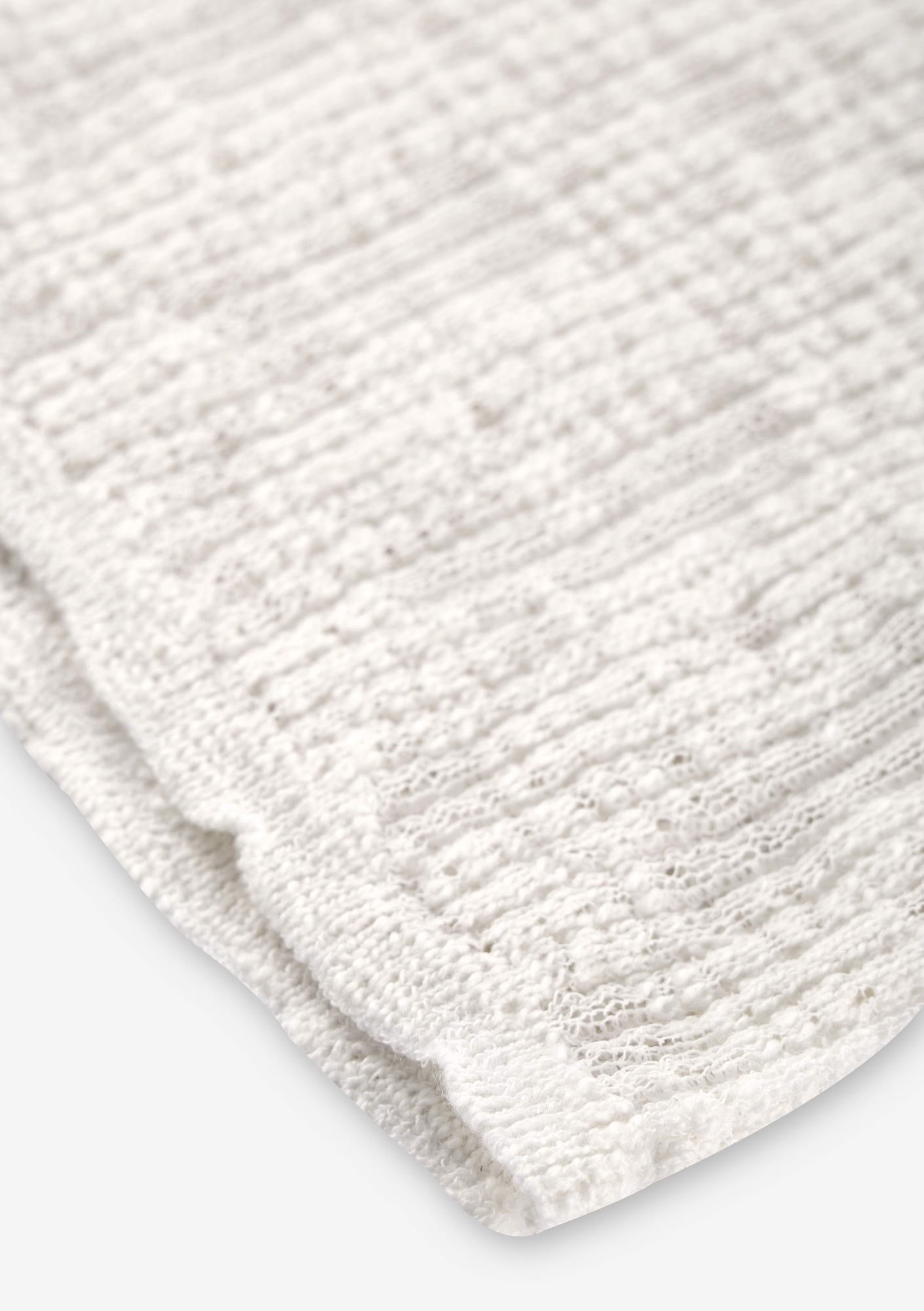THETA Spread Collar Sweater Sw44